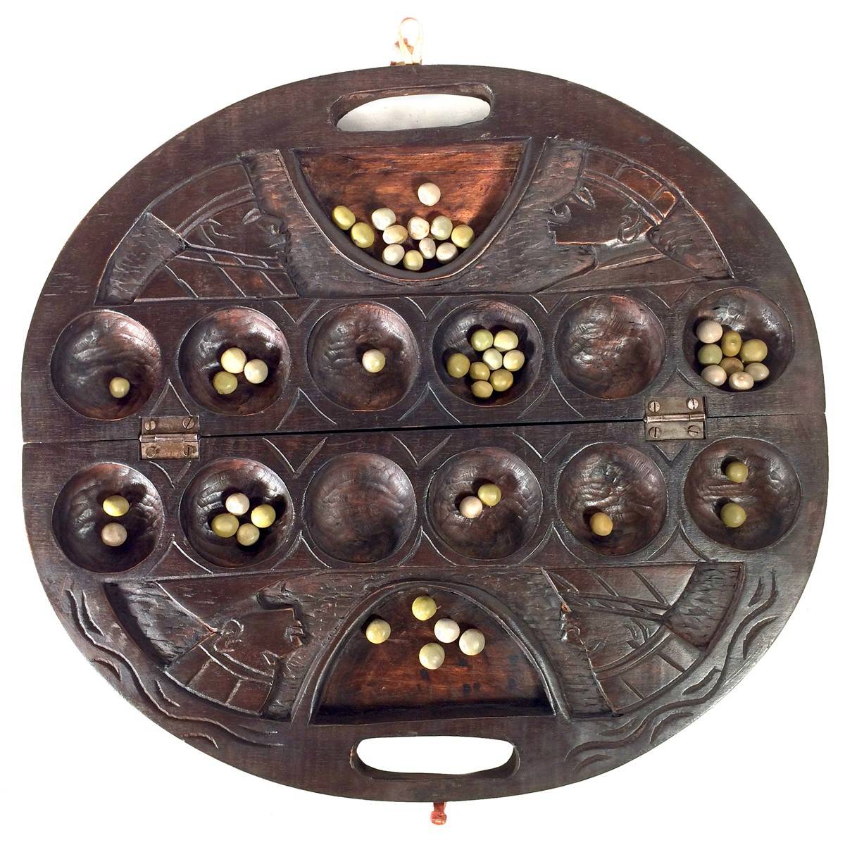 plateau-awale-rond-bois-sculpte-graines