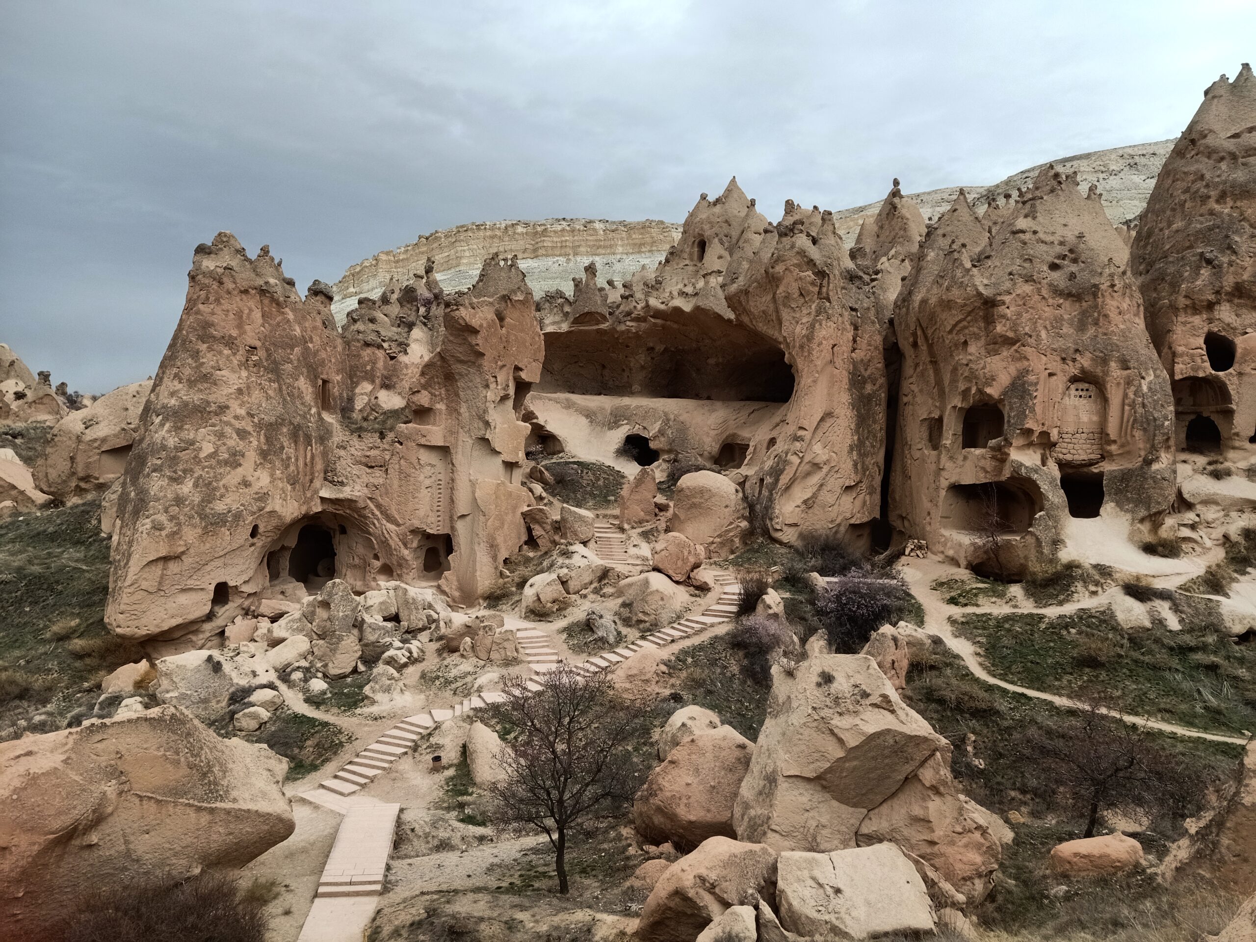 cappadoce-eglise-troglodyte-ouverture-rocher cappadoce-eglise-troglodyte-ouverture-rocher