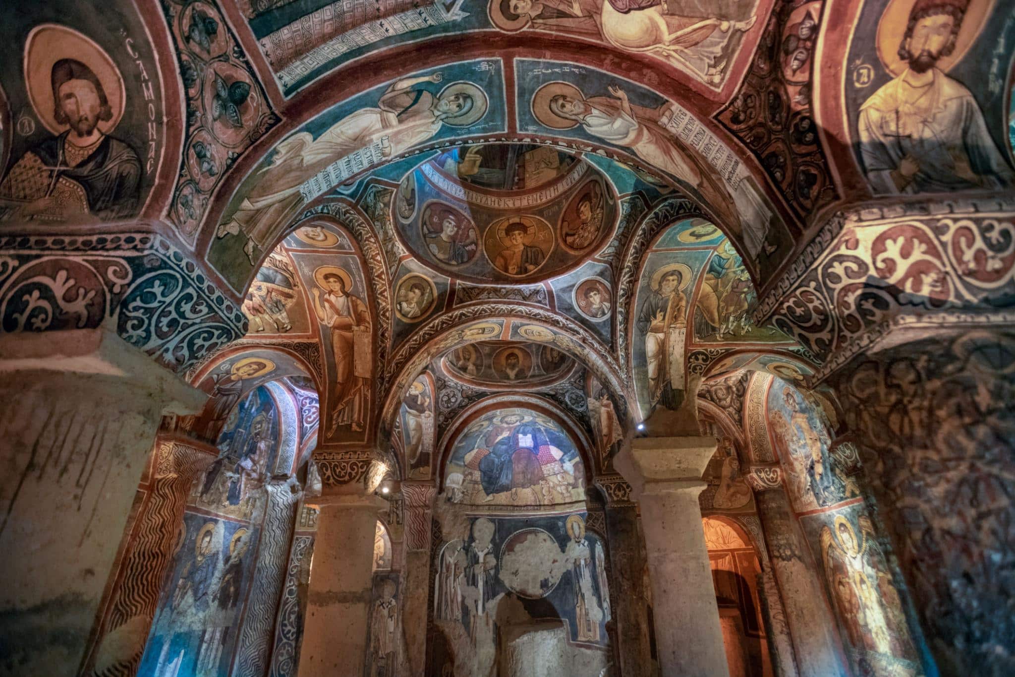 eglise-rupestre-cappadoce-goreme-karanlik-kilise eglise-rupestre-cappadoce-goreme-karanlik-kilise