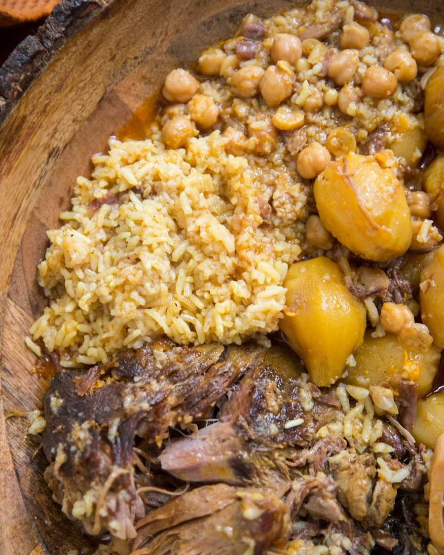 Dafina, plat juif marocain du shabbat aux pois chiches, viande, blé et pommes de terre
